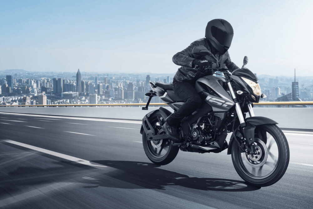 2023 bajaj dominar 160